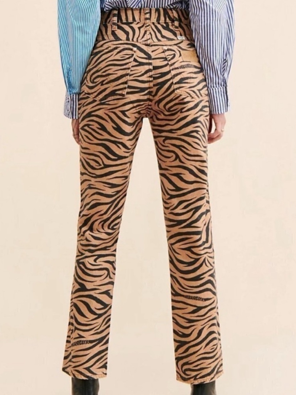 WRANGLER WOMEN'S HIGH RISE WILD WEST 🐅PURR PRINT JEANS 30x28 ANTHROPOLOGIE FP - Picture 3 of 15